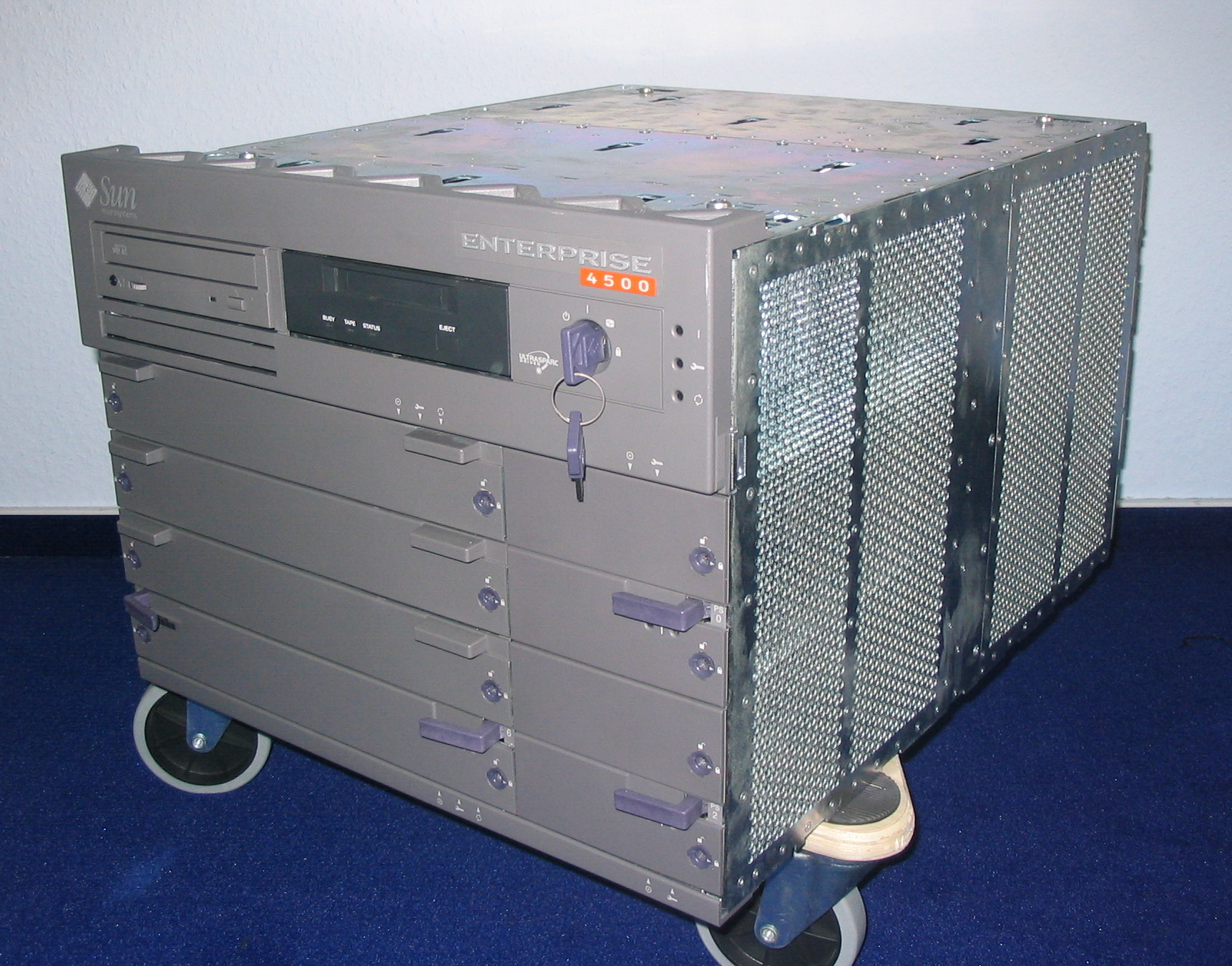 Sun_Enterprise4500_Front.JPG