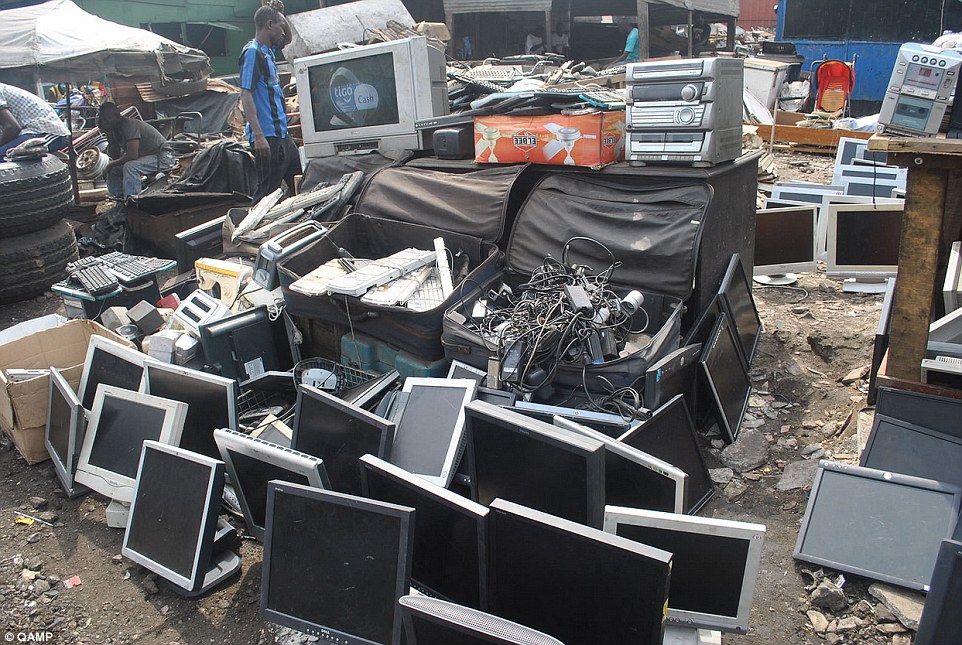 27D5FDD400000578-3049457-Broken_Defunct_televisions_computers_and_keyboards_pictured_are_-a-61_1429747413650.jpg