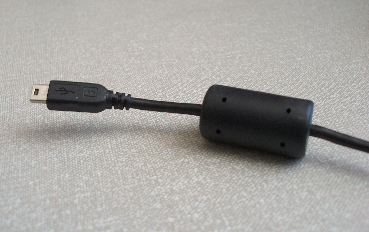 1280px-Cable_end.JPG