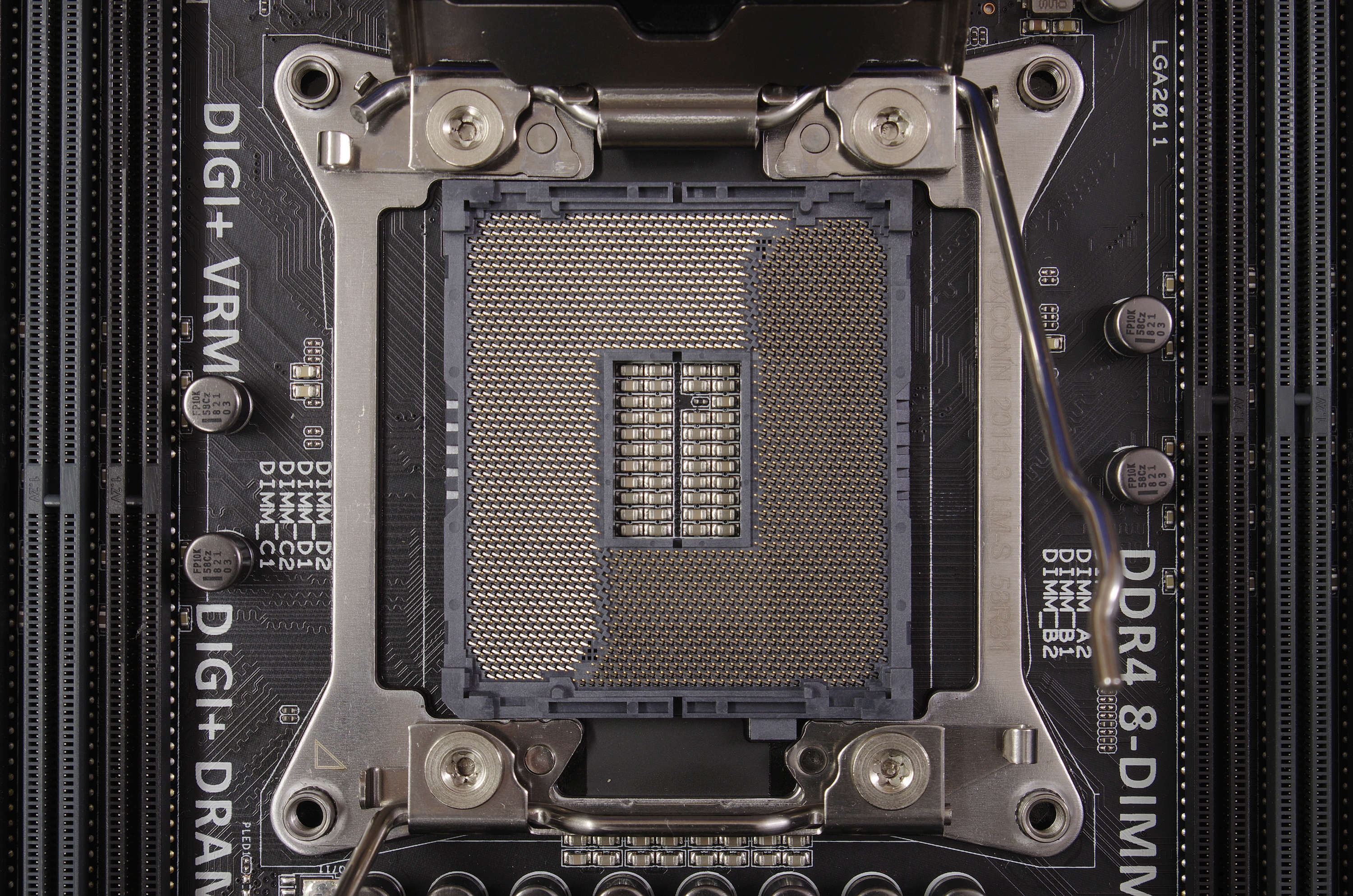 Intel_Socket_2011-3_OC_IMGP9566_smial_wp.jpg