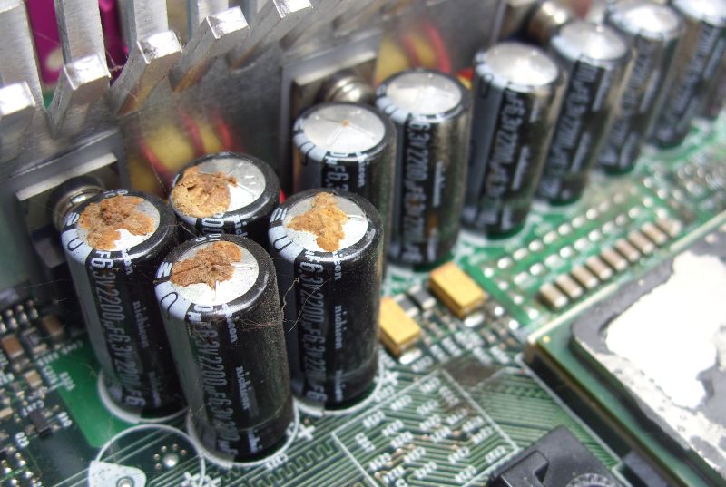 broken2001nichicon2200uf6.3v.jpg