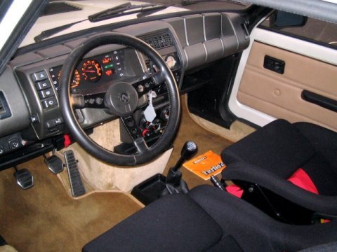 1984_Renault_R5_Turbo_II_Interior_1.jpg