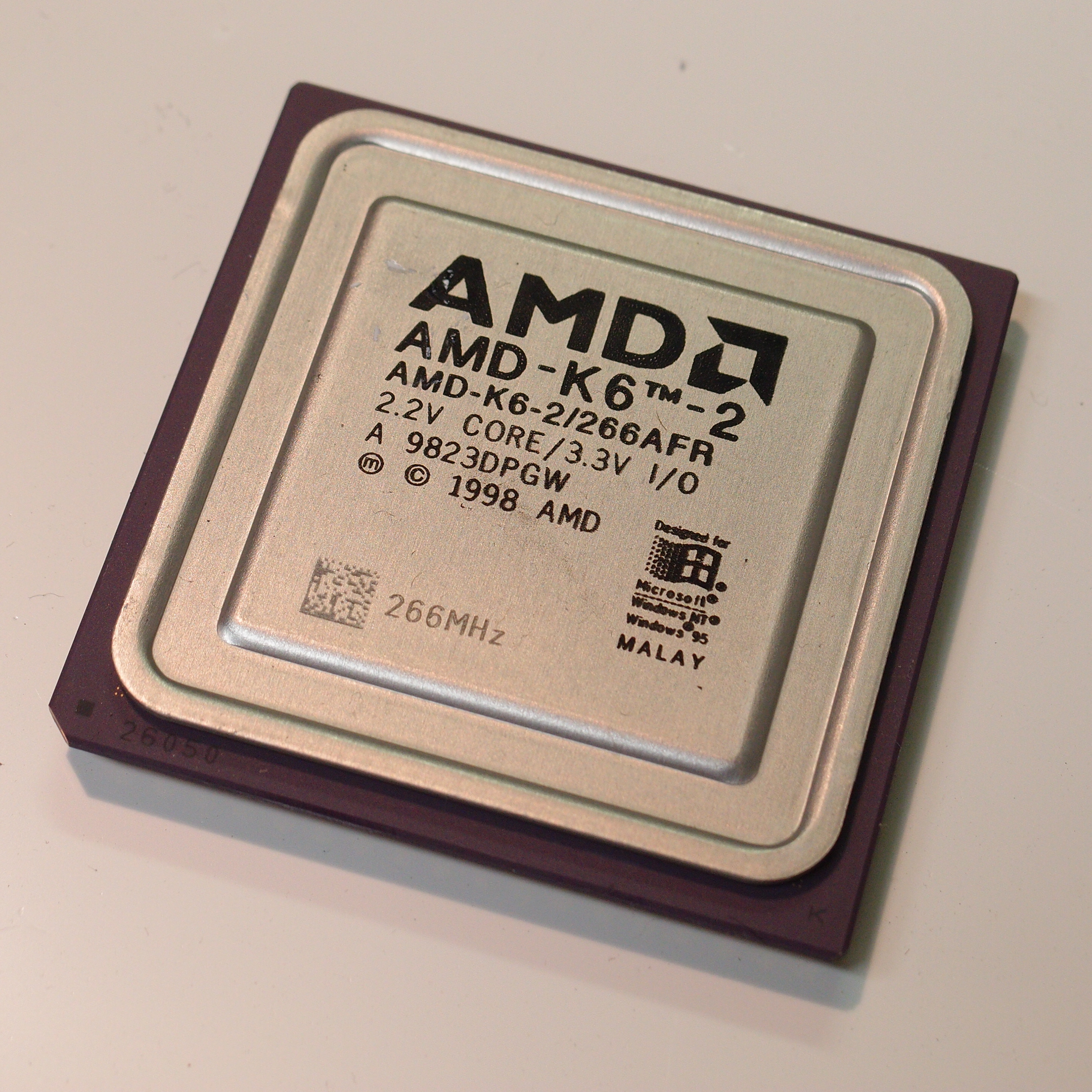 AMD_K6-2_266_MHz_%2816498137495%29.jpg
