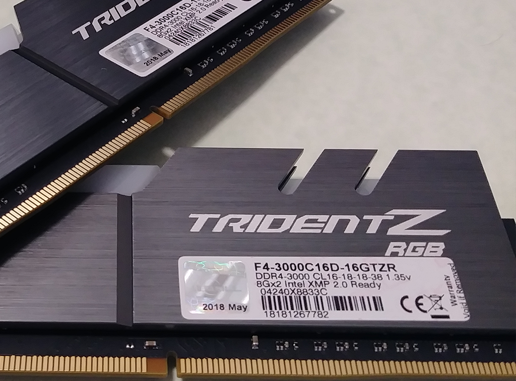 Trident-Z-RGB-Open-Up-Close.png