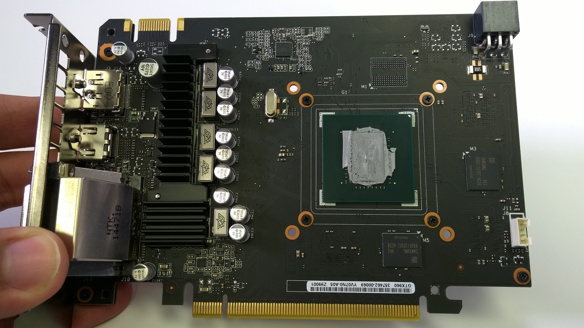 STRIX-GTX-960-Bare-PCB-with-VRM-Heatsink.jpg