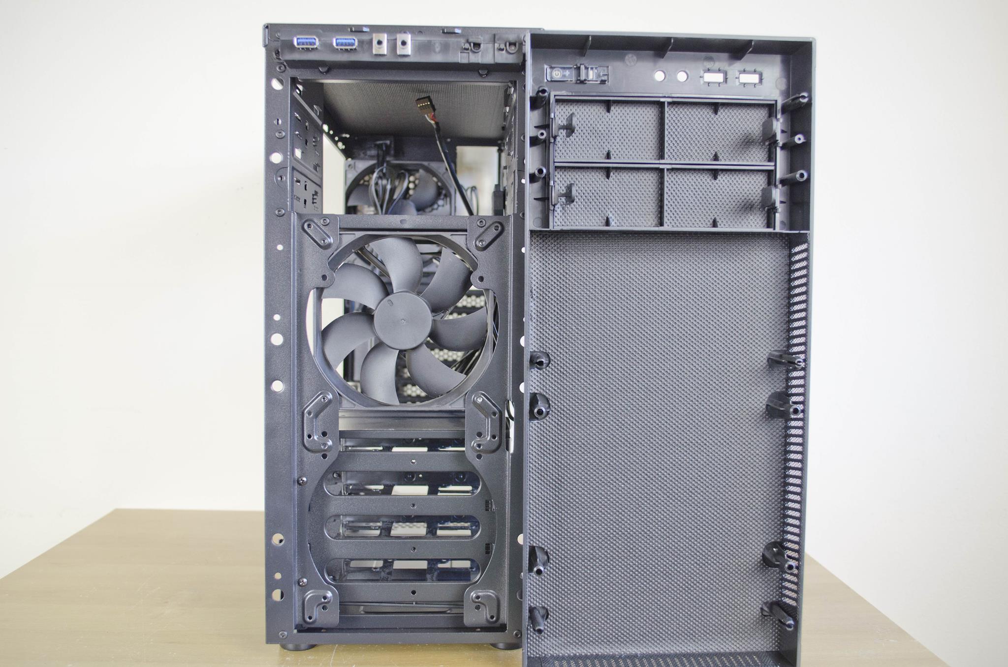 Corsair-Carbide-100R_7.jpg