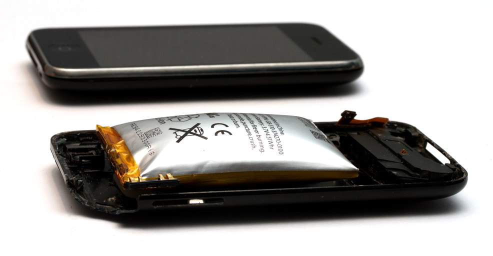Expanded_lithium-ion_polymer_battery_from_an_Apple_iPhone_3GS.jpg