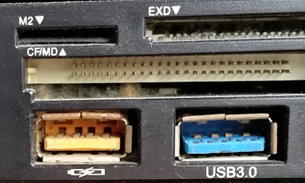440px-Orange_USB_port.jpg